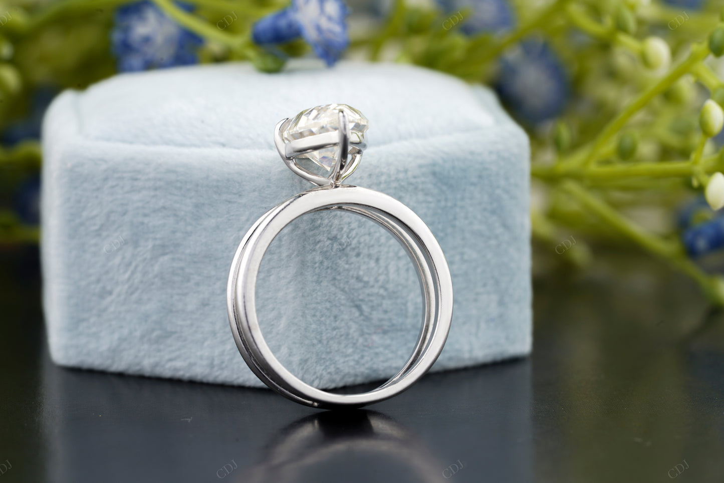 Lab-Grown Diamond Split Shank Ring