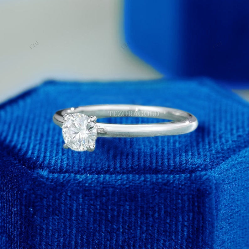 Round Cut Lab Grown Diamond Ring