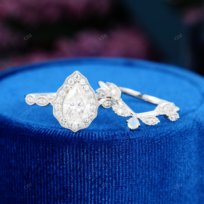 Lab-Grown Diamond Pear Cut Halo Ring