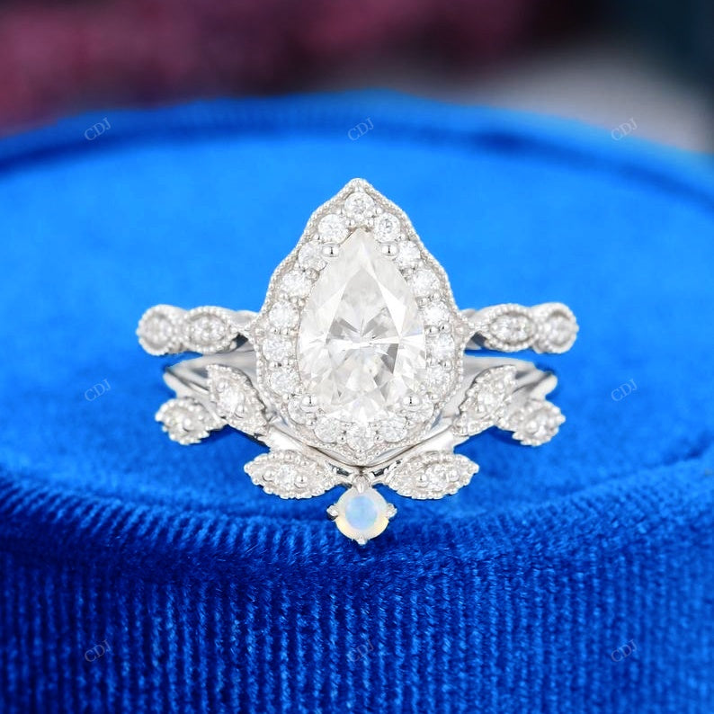 Lab-Grown Diamond Pear Cut Halo Ring