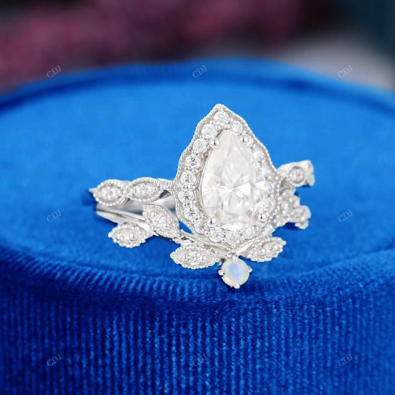 Lab-Grown Diamond Pear Cut Halo Ring