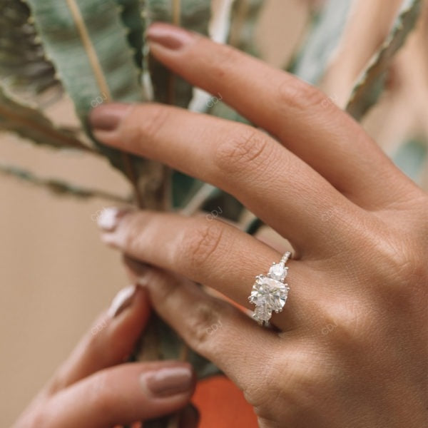 Two Tone Custer Lab Grown Diamond Engagement Gold Ring