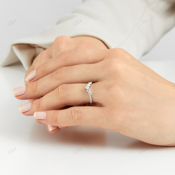 18KT Gold Lab Grown Diamond Curved Weeding Band