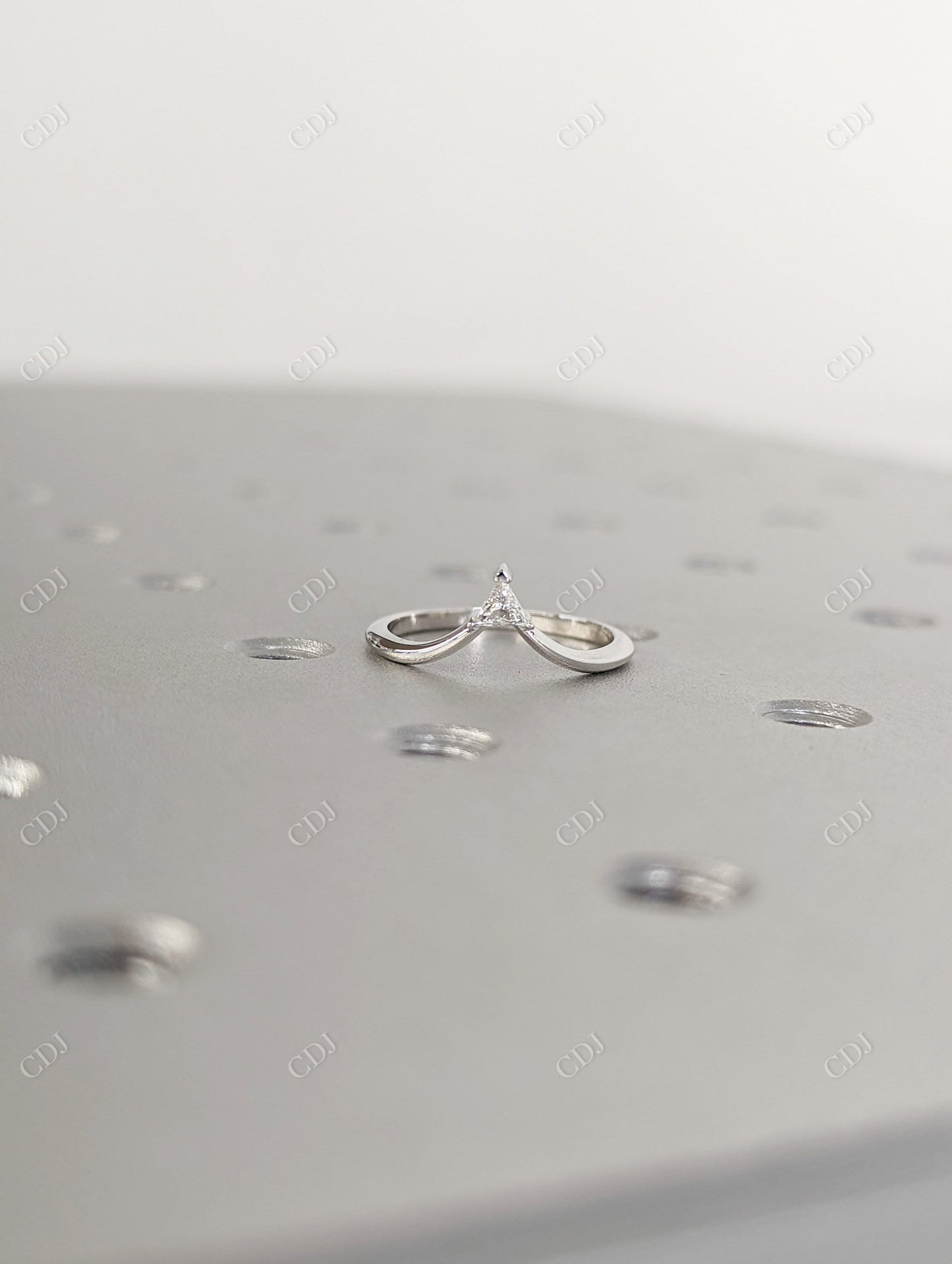 0.08CTW Tringle Lab Grown Diamond Curved Wedding Ring